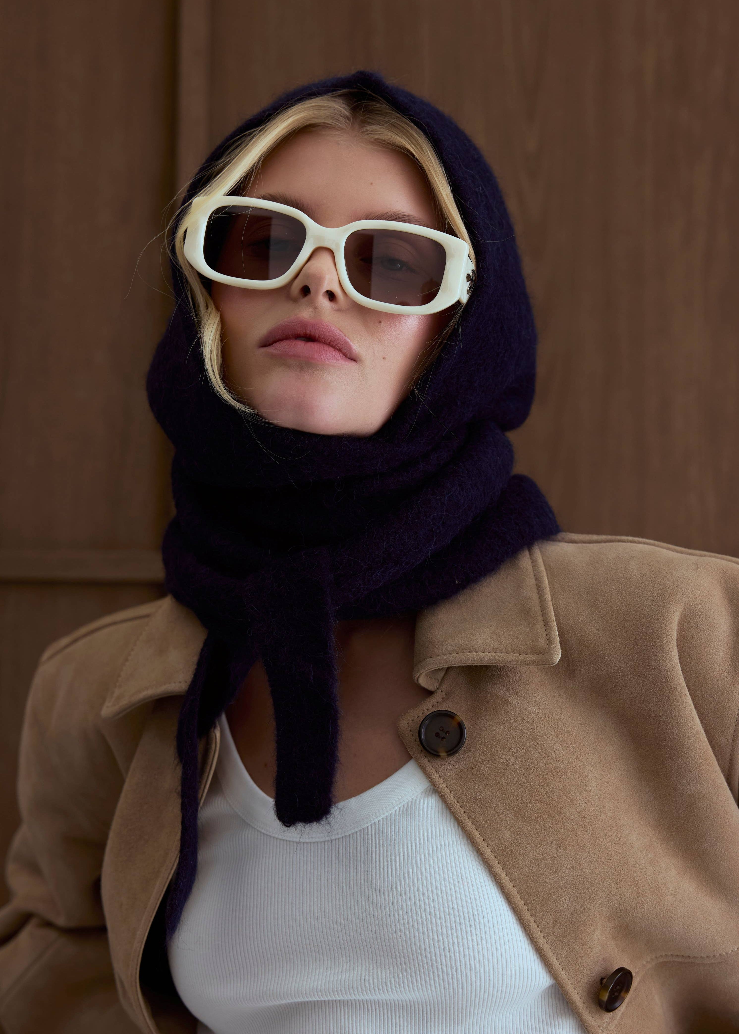 ARCTIC FOX & CO. - L'écharpe à capuche Alpaca - Bleu marine profond - AW25 ARCTIC FOX & CO.