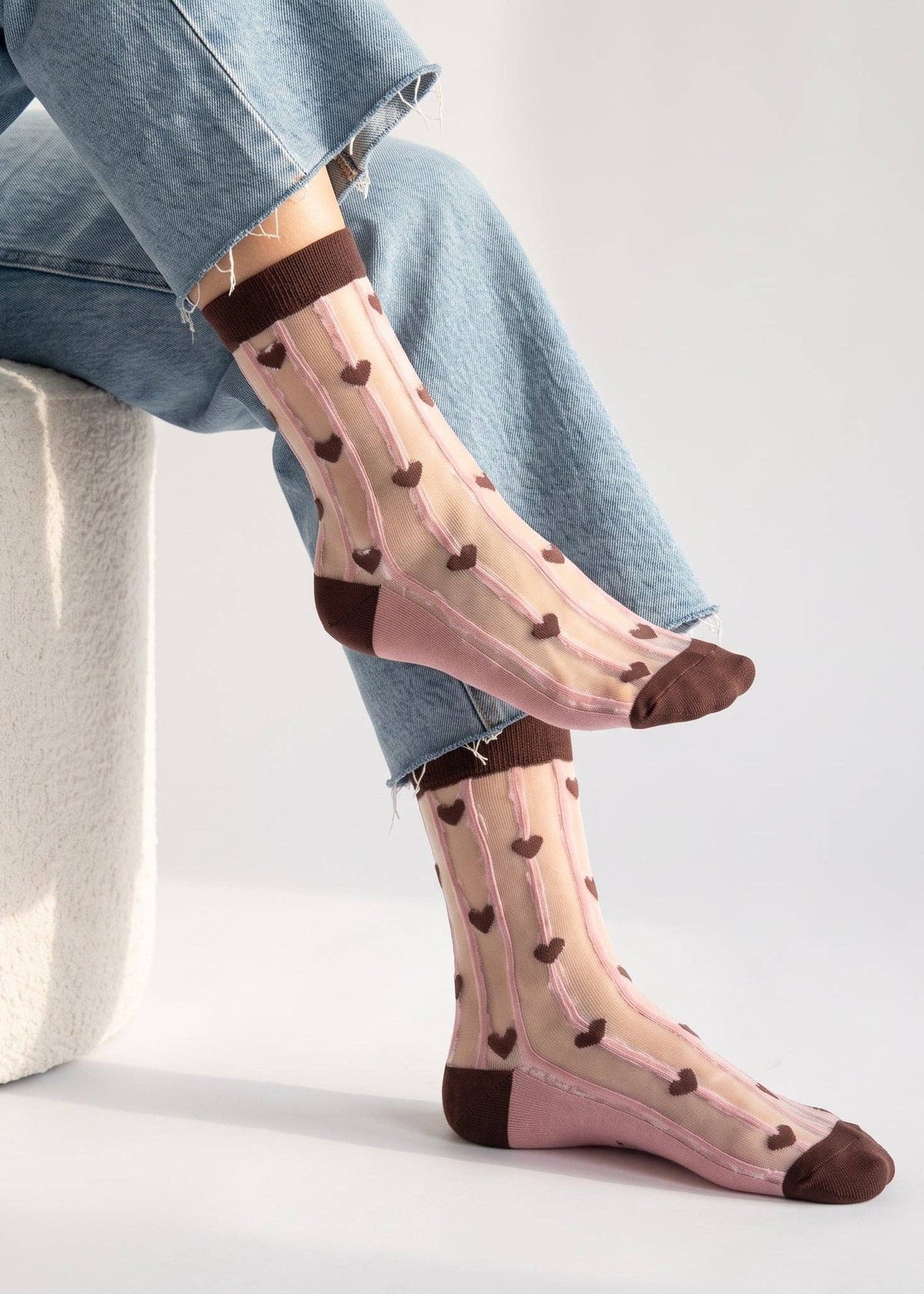 Sock Talk - Chaussettes transparentes rayures et cœurs — marron/rose pâle - L'adresse Corte 
